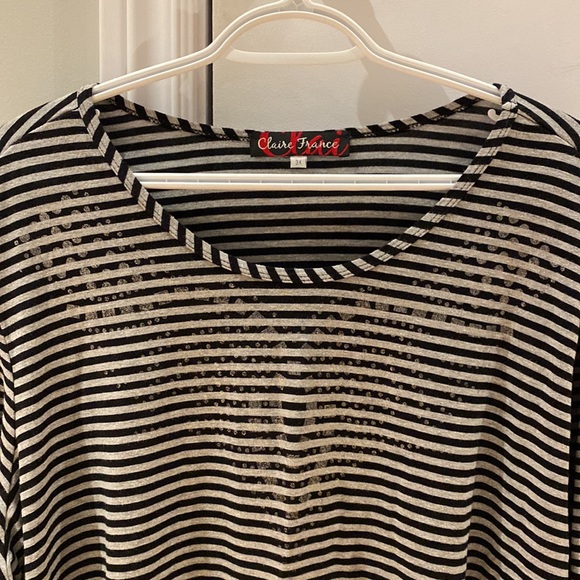 Claire France Black and White Striped Top with Design - Picture 2 of 6